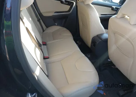 2016 Volvo Xc60 T6 Drive-E Platinum from USA, damaged, VIN YV449MRM8G2879408